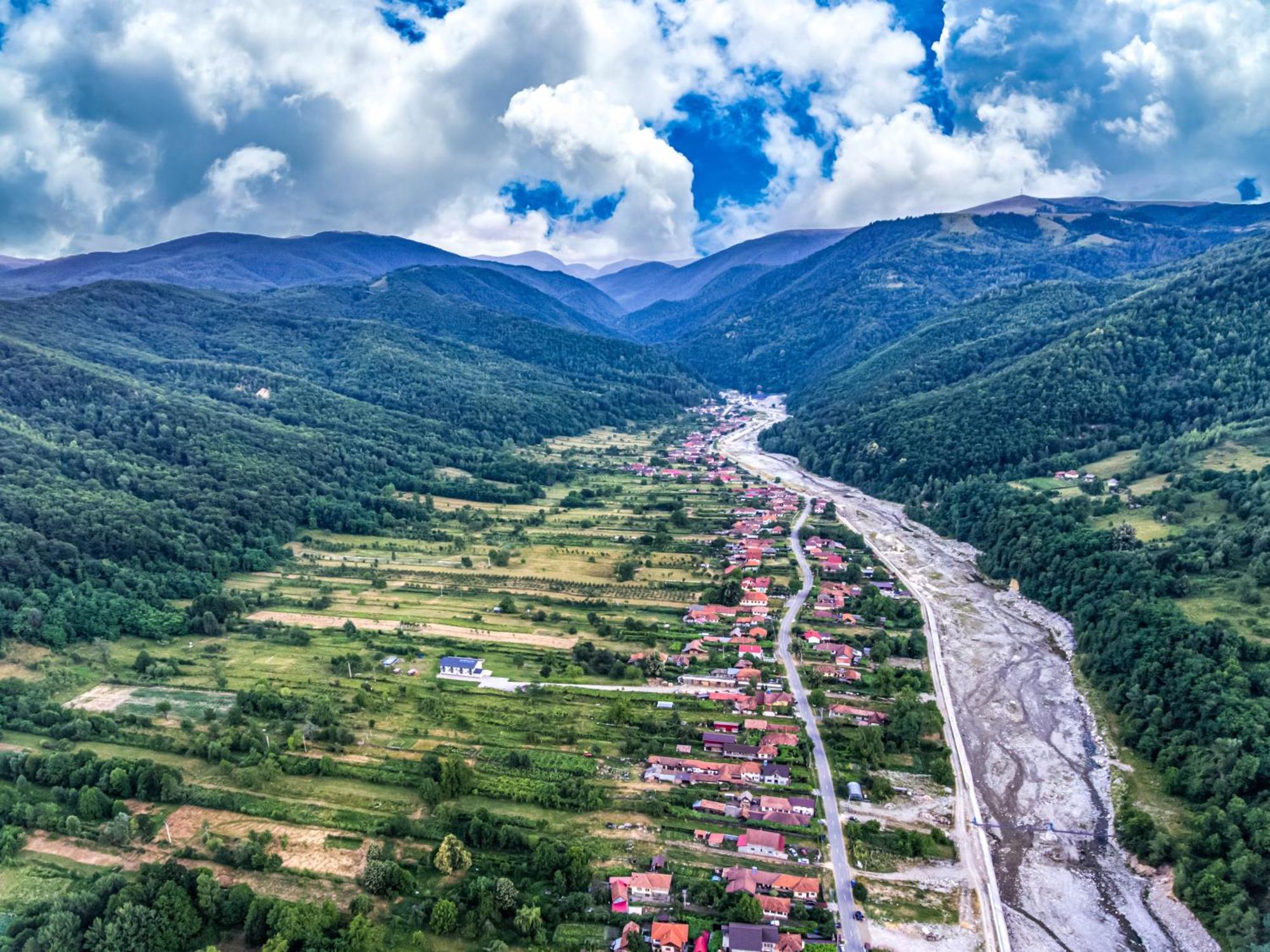 Hotel Transalpina Retreat Novaci-Străini Esterno foto