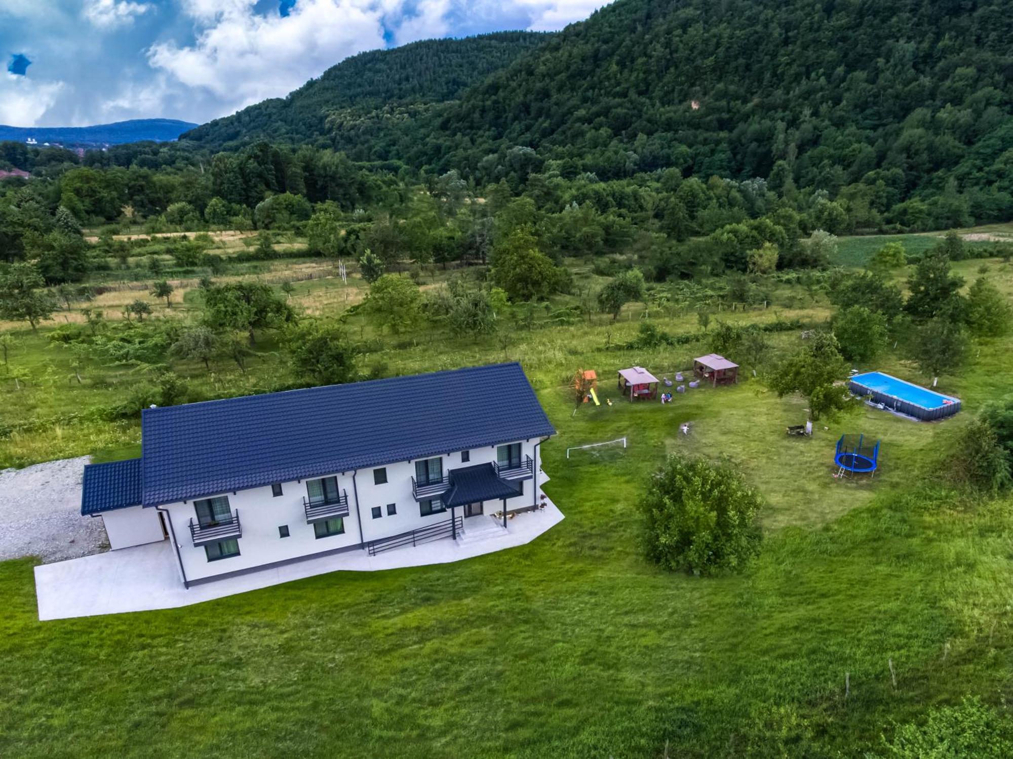 Hotel Transalpina Retreat Novaci-Străini Esterno foto