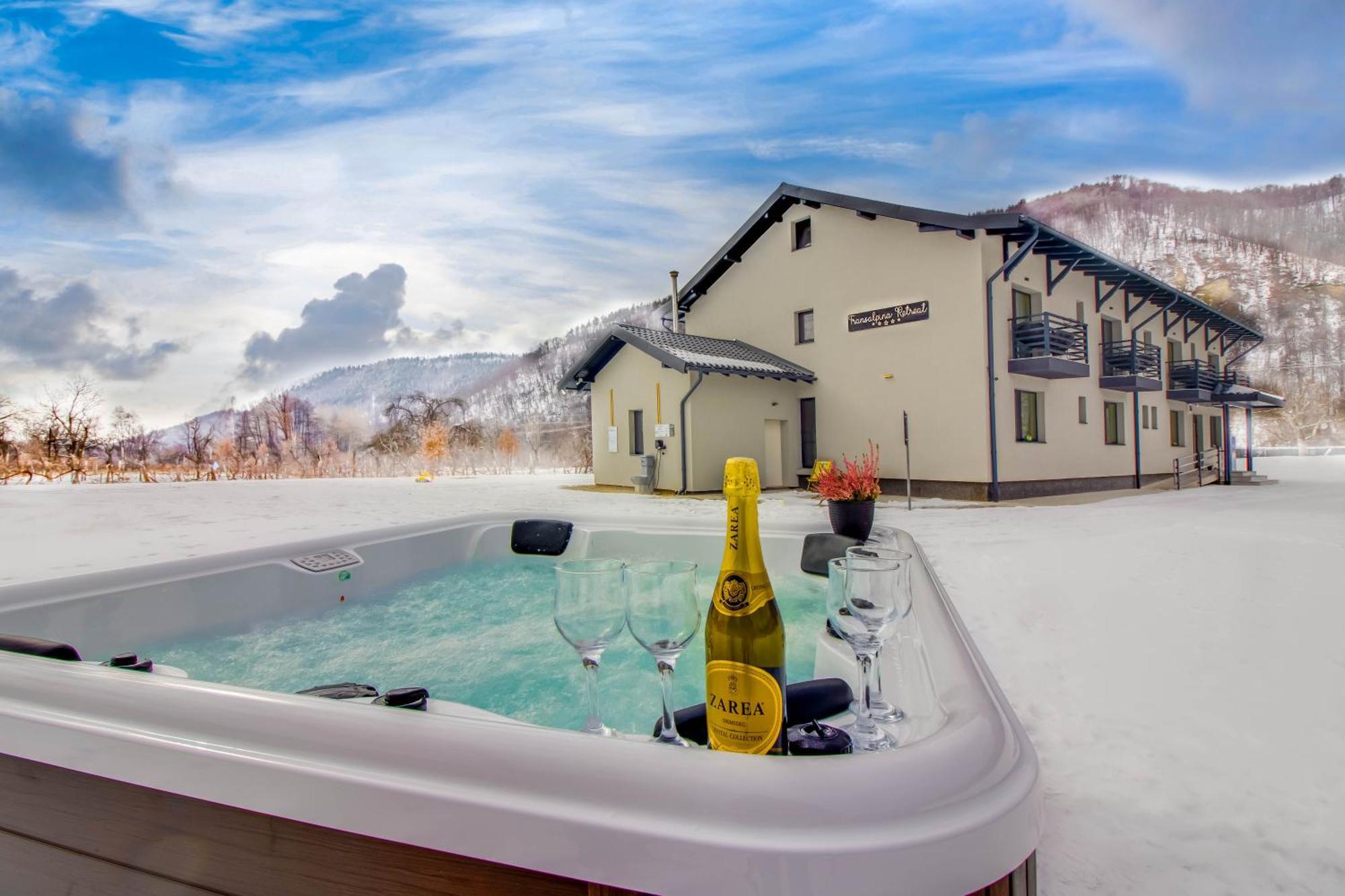 Hotel Transalpina Retreat Novaci-Străini Esterno foto