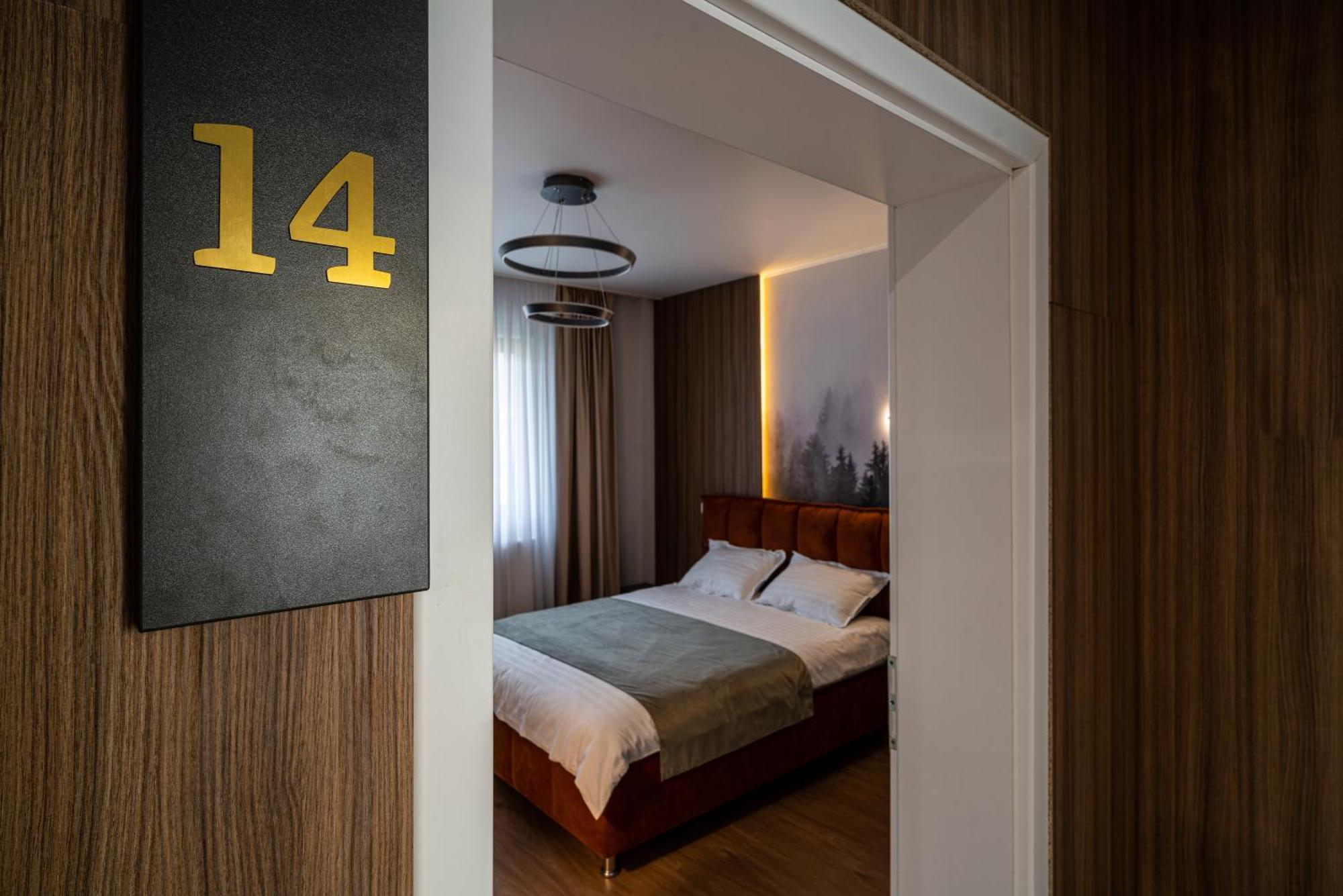 Hotel Transalpina Retreat Novaci-Străini Esterno foto