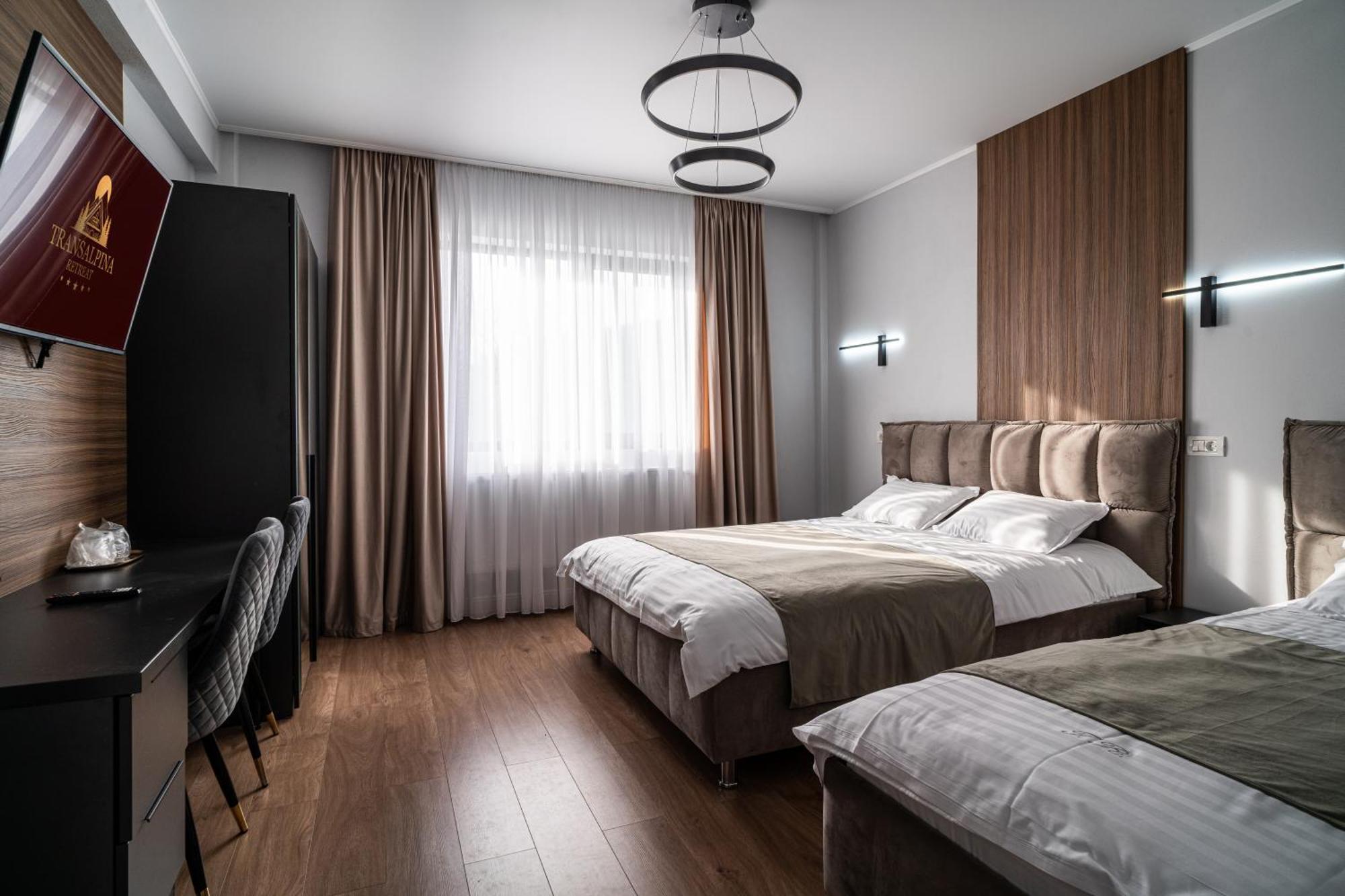Hotel Transalpina Retreat Novaci-Străini Esterno foto